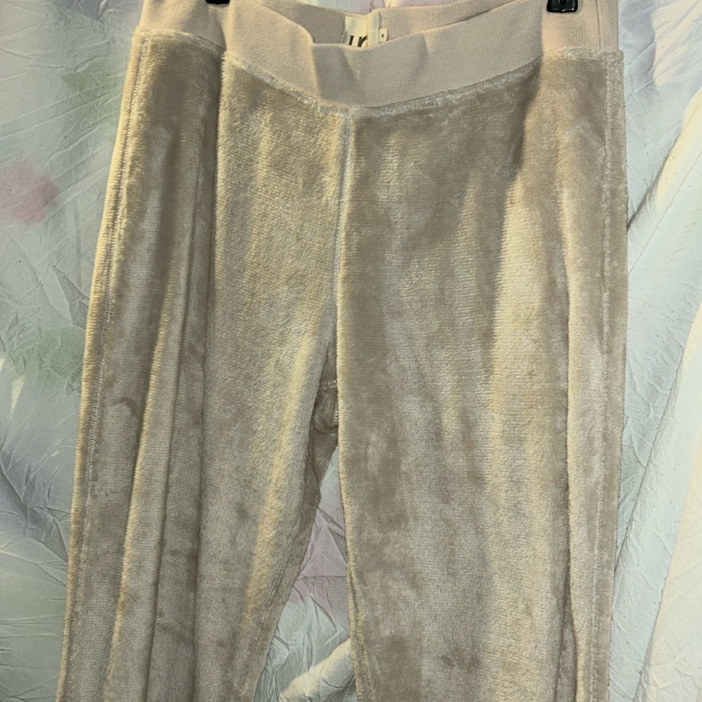 UGG light pink Fuzzy fleece Joggers size medium - Picture 2 of 5
